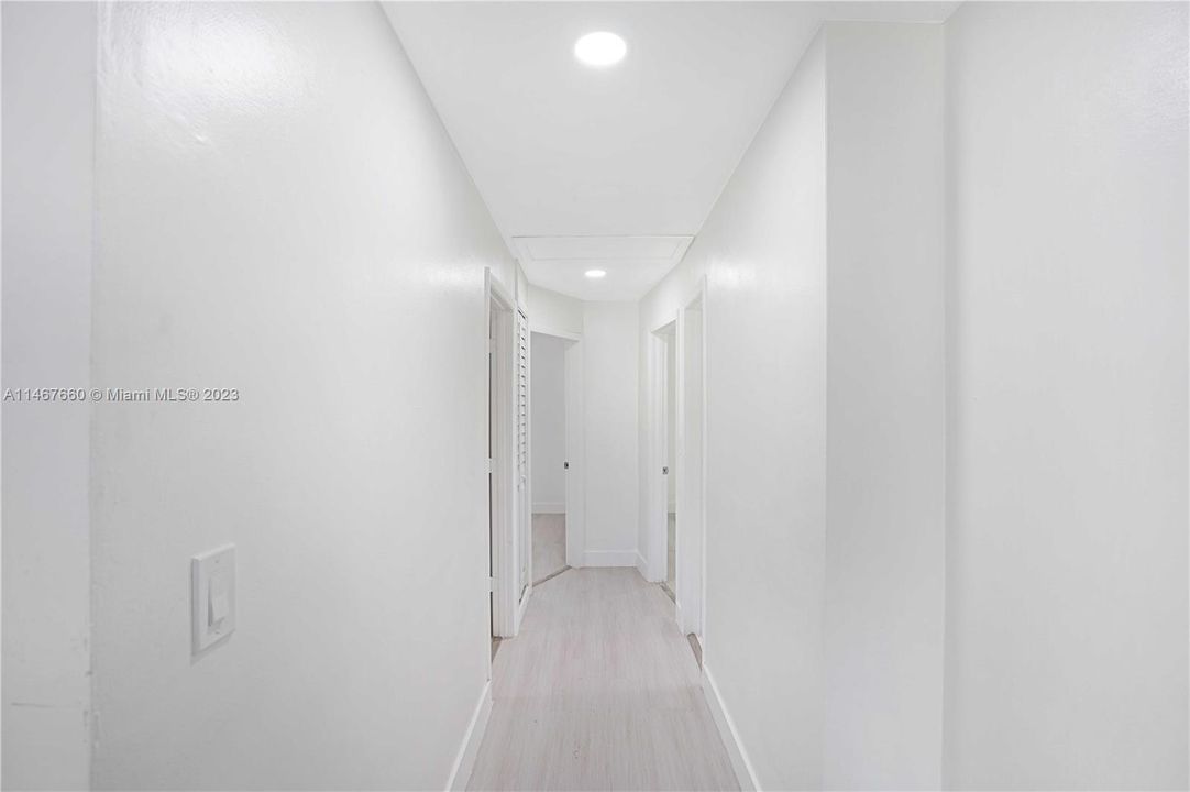 Vendido Recientemente: $439,900 (4 camas, 3 baños, 1832 Pies cuadrados)