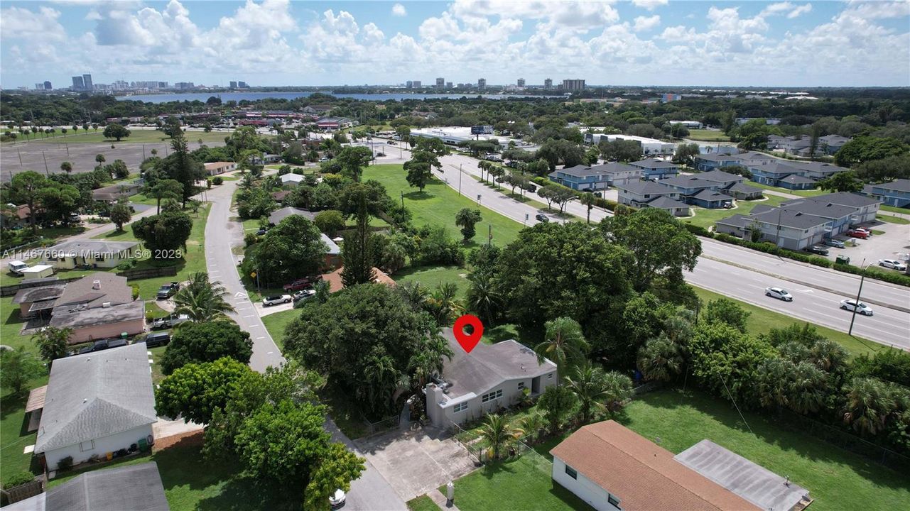 Vendido Recientemente: $439,900 (4 camas, 3 baños, 1832 Pies cuadrados)