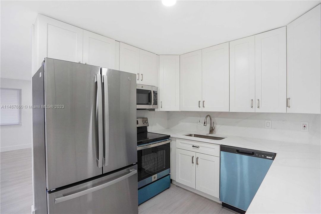 Vendido Recientemente: $439,900 (4 camas, 3 baños, 1832 Pies cuadrados)