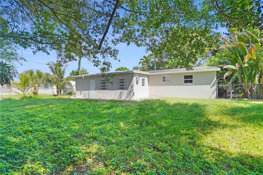 Vendido Recientemente: $439,900 (4 camas, 3 baños, 1832 Pies cuadrados)