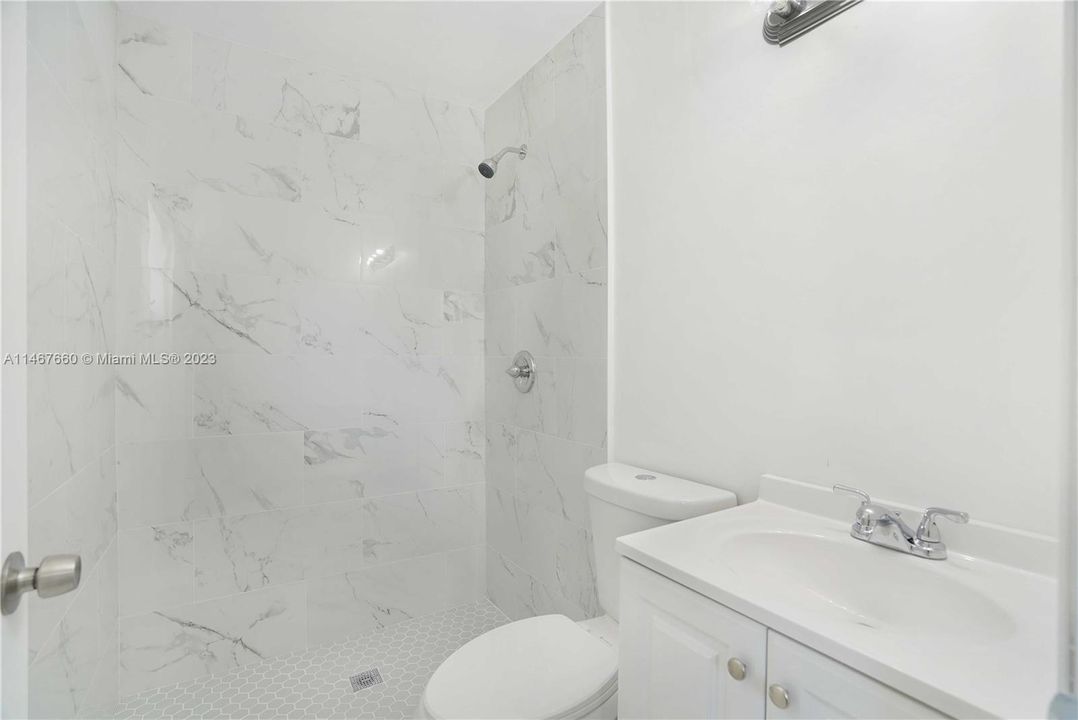 Vendido Recientemente: $439,900 (4 camas, 3 baños, 1832 Pies cuadrados)