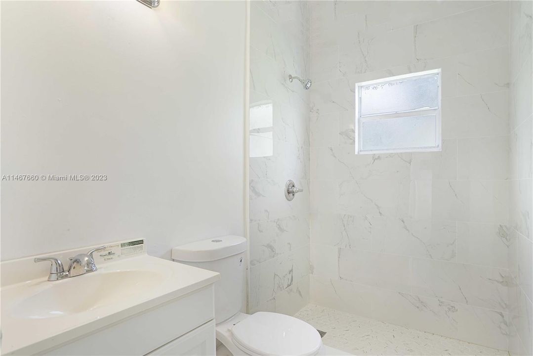 Vendido Recientemente: $439,900 (4 camas, 3 baños, 1832 Pies cuadrados)