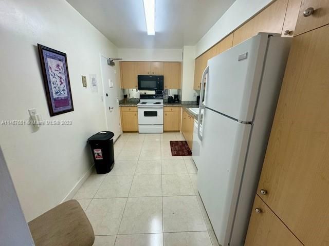 For Sale: $626,000 (1 beds, 1 baths, 905 Square Feet)