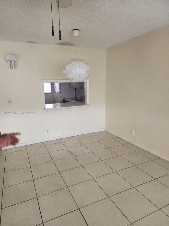 For Sale: $159,600 (1 beds, 1 baths, 770 Square Feet)