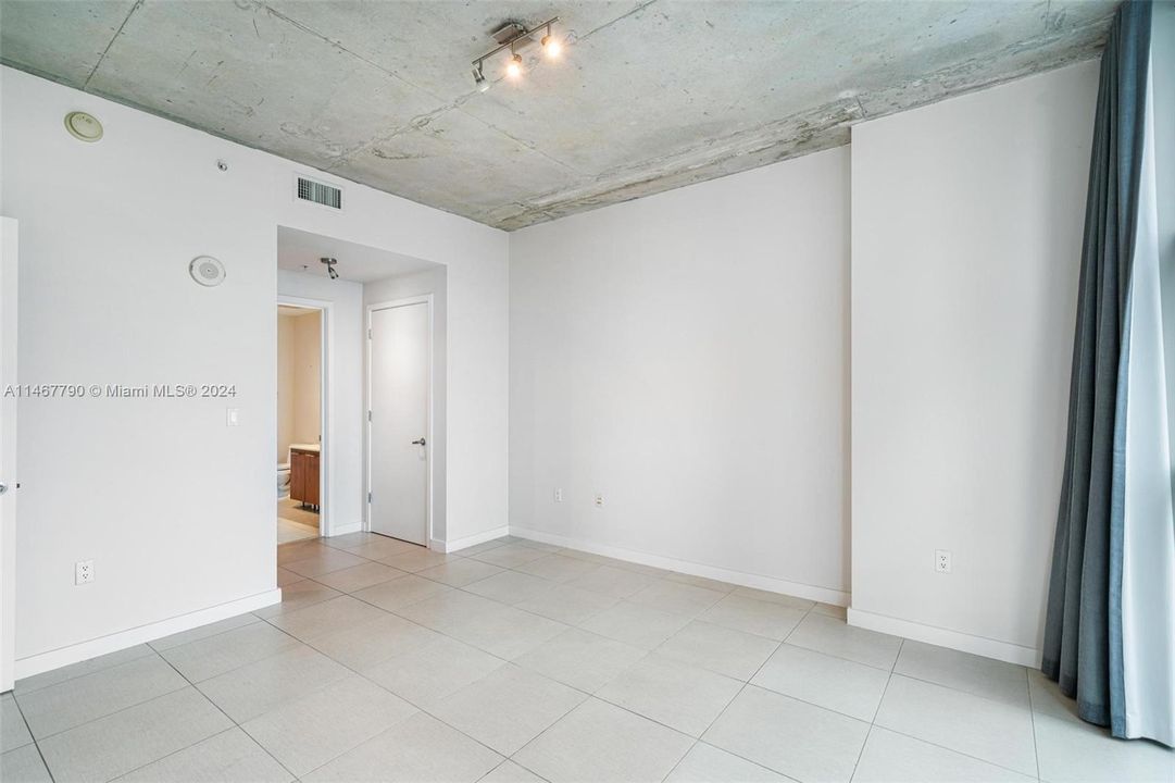 Recently Sold: $499,000 (1 beds, 1 baths, 761 Square Feet)