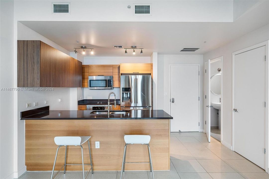 Recently Sold: $499,000 (1 beds, 1 baths, 761 Square Feet)