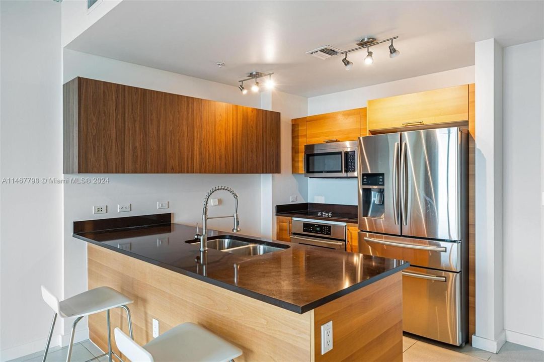 Recently Sold: $499,000 (1 beds, 1 baths, 761 Square Feet)