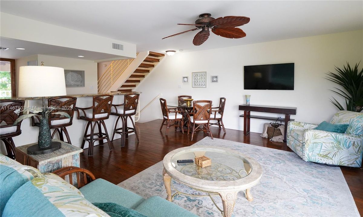 Recently Sold: $1,350,000 (2 beds, 2 baths, 1838 Square Feet)