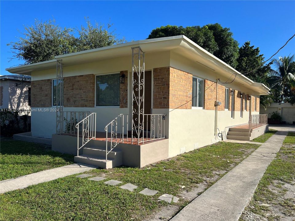 Recently Rented: $2,595 (2 beds, 1 baths, 780 Square Feet)