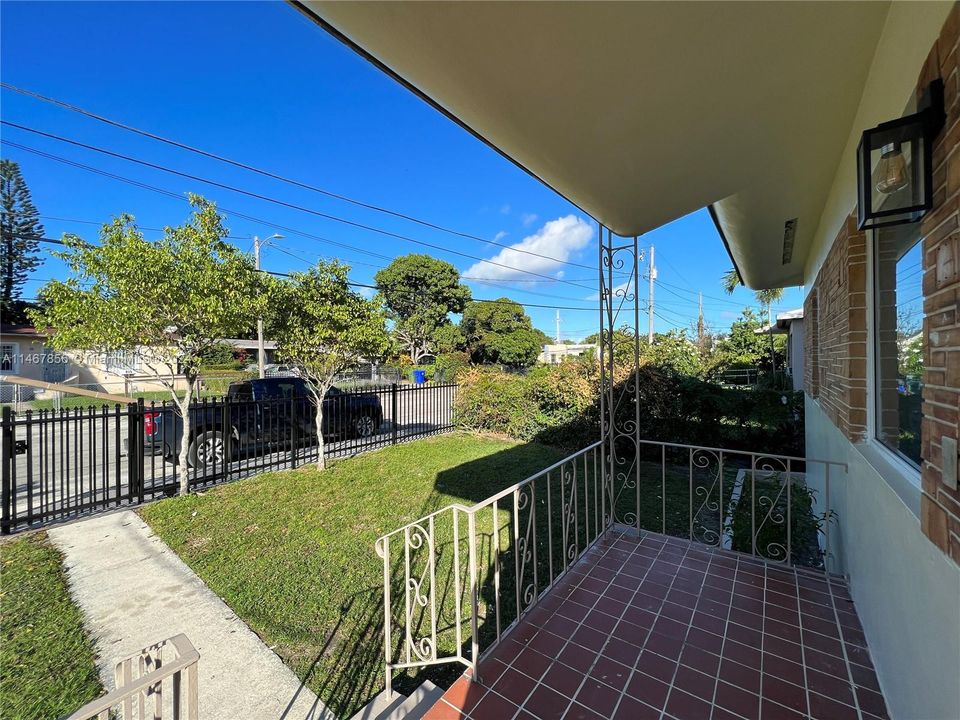 Recently Rented: $2,595 (2 beds, 1 baths, 780 Square Feet)