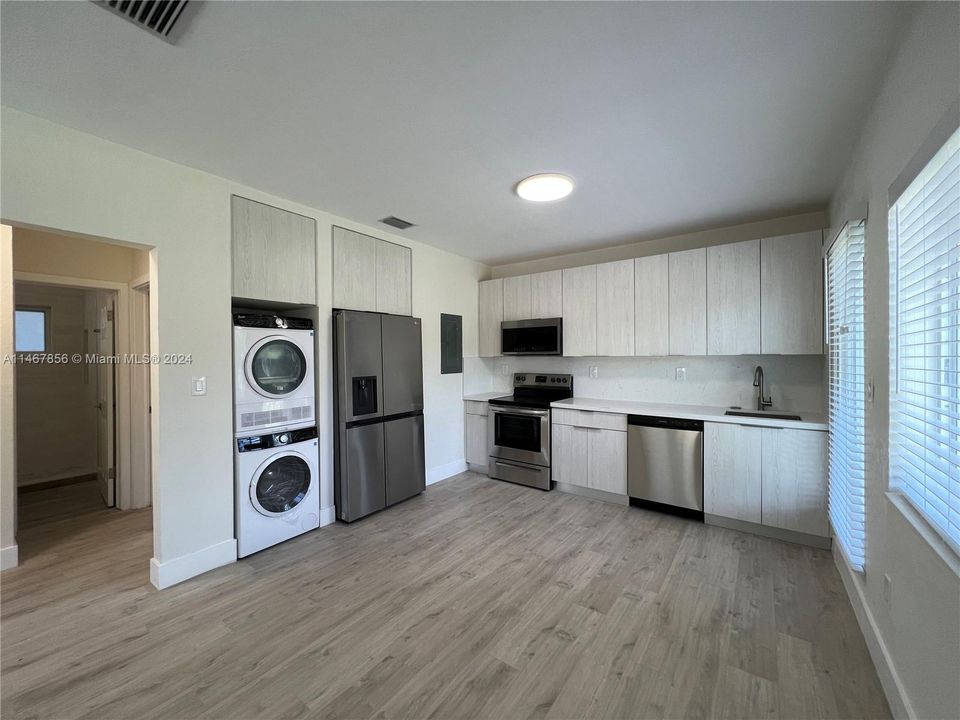 Recently Rented: $2,595 (2 beds, 1 baths, 780 Square Feet)