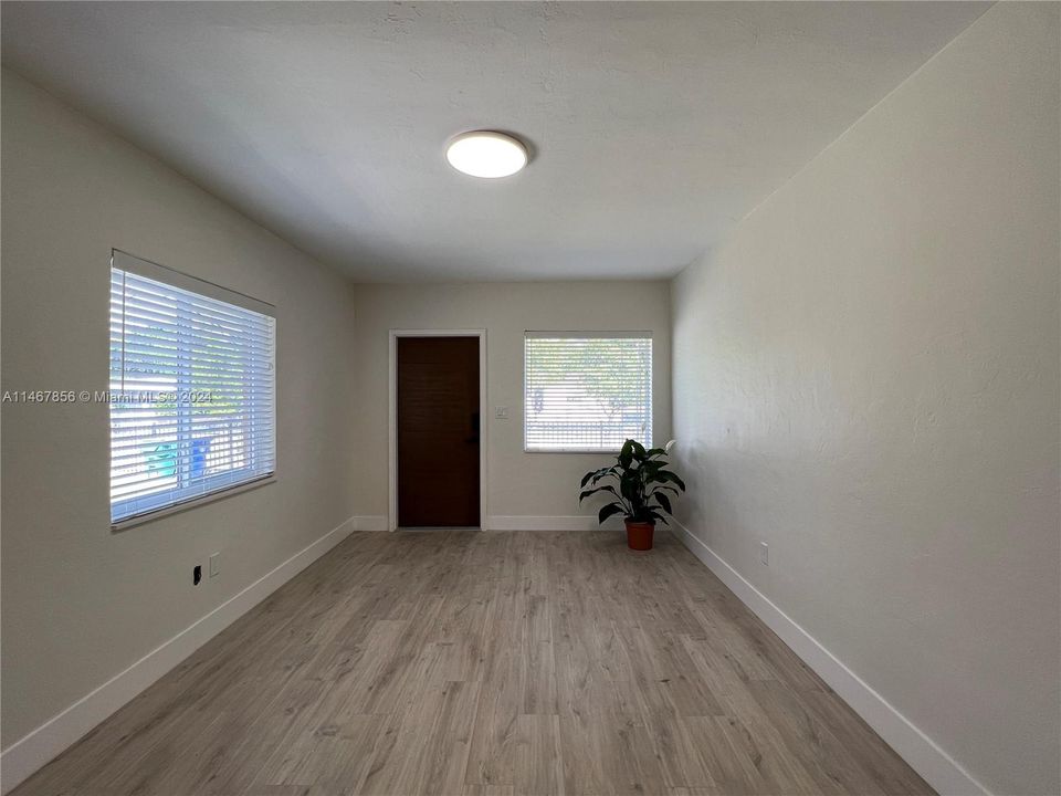 Recently Rented: $2,595 (2 beds, 1 baths, 780 Square Feet)