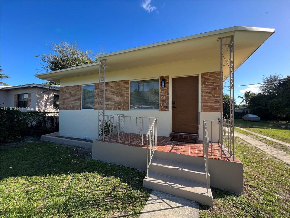 Recently Rented: $2,595 (2 beds, 1 baths, 780 Square Feet)