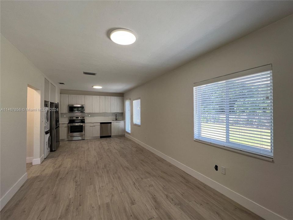 Recently Rented: $2,595 (2 beds, 1 baths, 780 Square Feet)