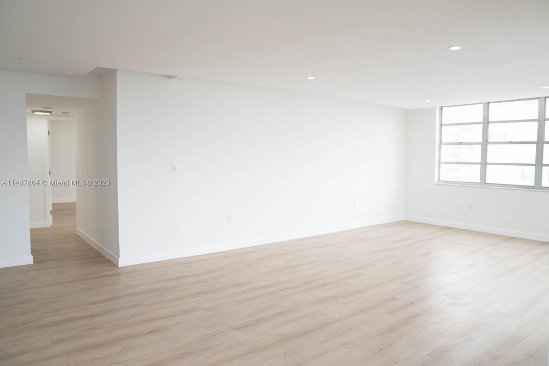 Recently Sold: $340,000 (2 beds, 2 baths, 1300 Square Feet)