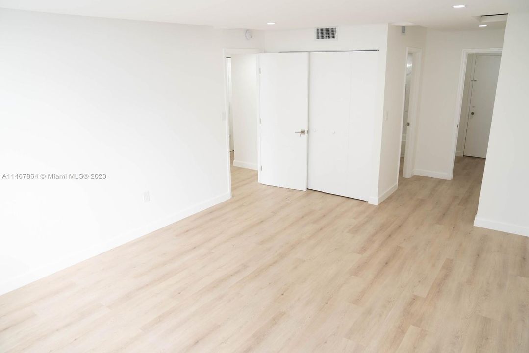 Recently Sold: $340,000 (2 beds, 2 baths, 1300 Square Feet)