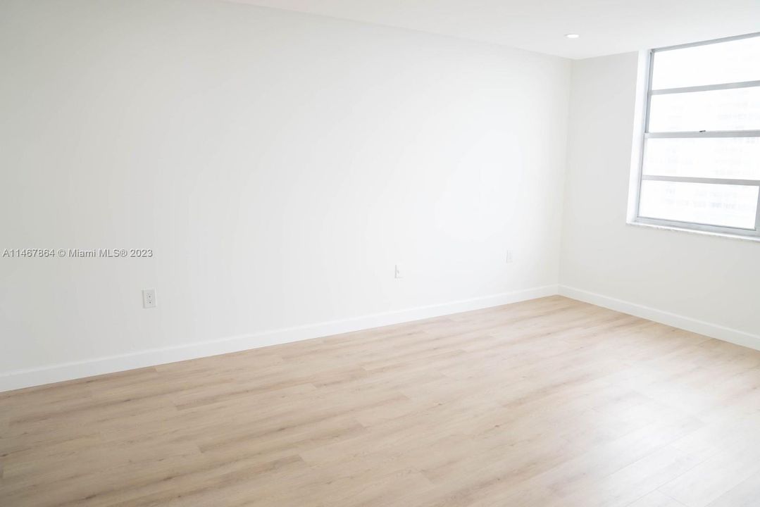 Recently Sold: $340,000 (2 beds, 2 baths, 1300 Square Feet)