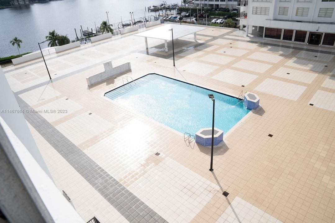 Recently Sold: $340,000 (2 beds, 2 baths, 1300 Square Feet)