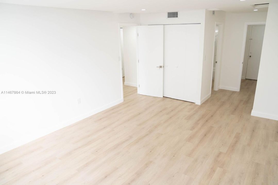 Recently Sold: $340,000 (2 beds, 2 baths, 1300 Square Feet)