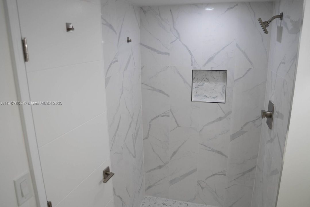 Recently Sold: $340,000 (2 beds, 2 baths, 1300 Square Feet)