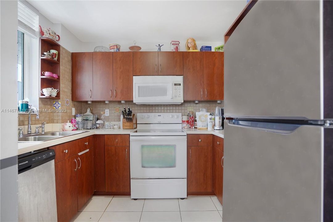 Недавно продано: $635,000 (3 спален, 2 ванн, 1230 Квадратных фут)