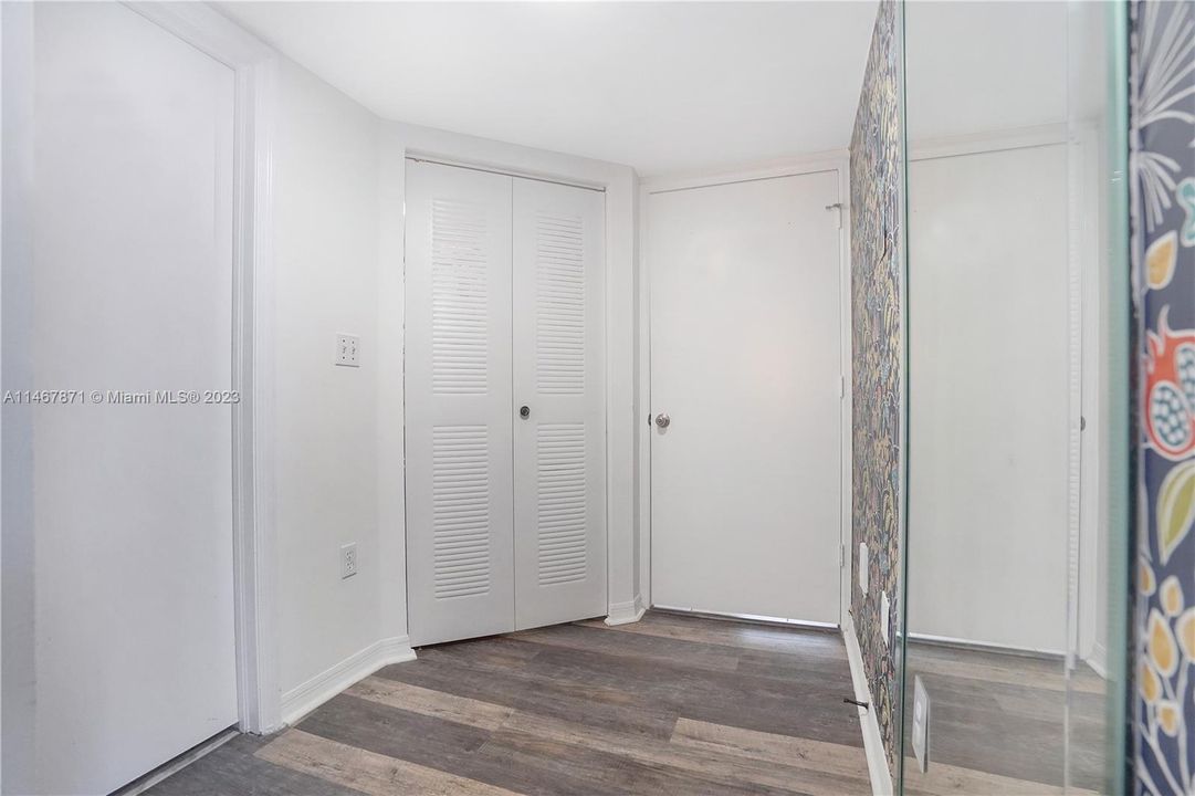 foyer towards master suite