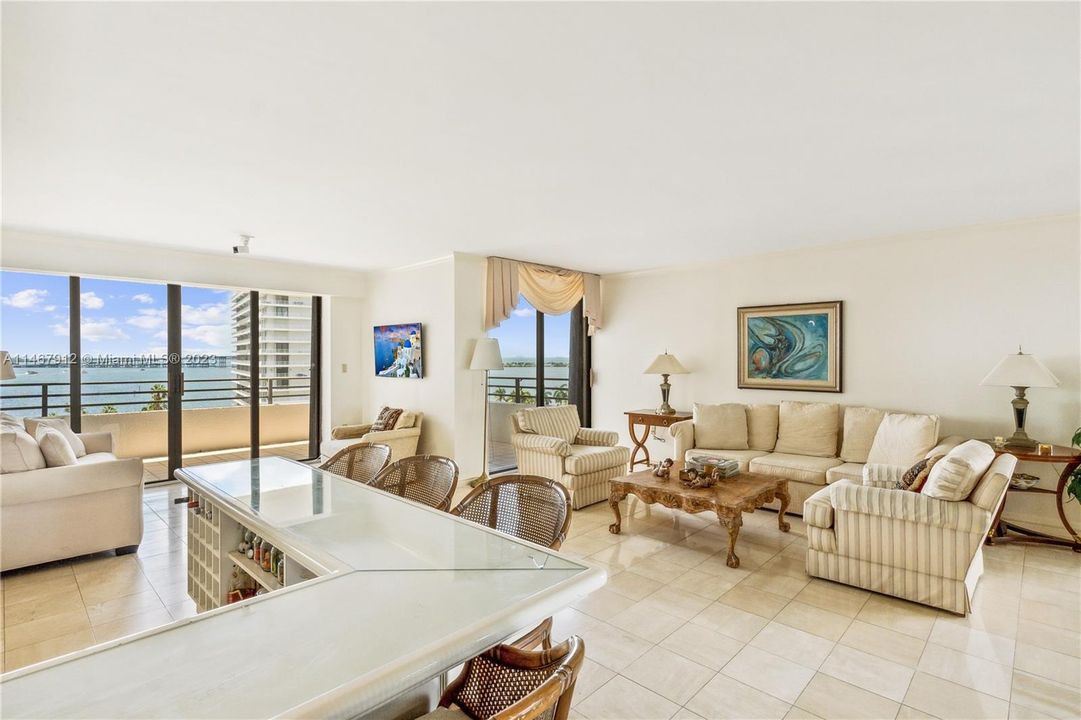 For Sale: $699,000 (2 beds, 2 baths, 1400 Square Feet)