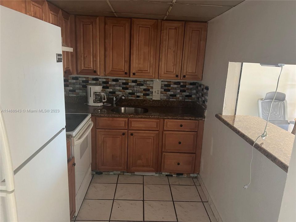 For Sale: $154,999 (1 beds, 1 baths, 729 Square Feet)