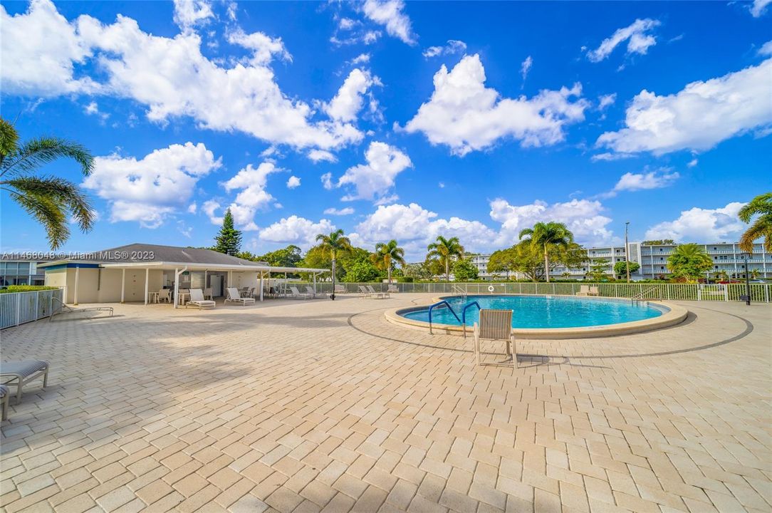 Recently Sold: $180,000 (2 beds, 2 baths, 1000 Square Feet)