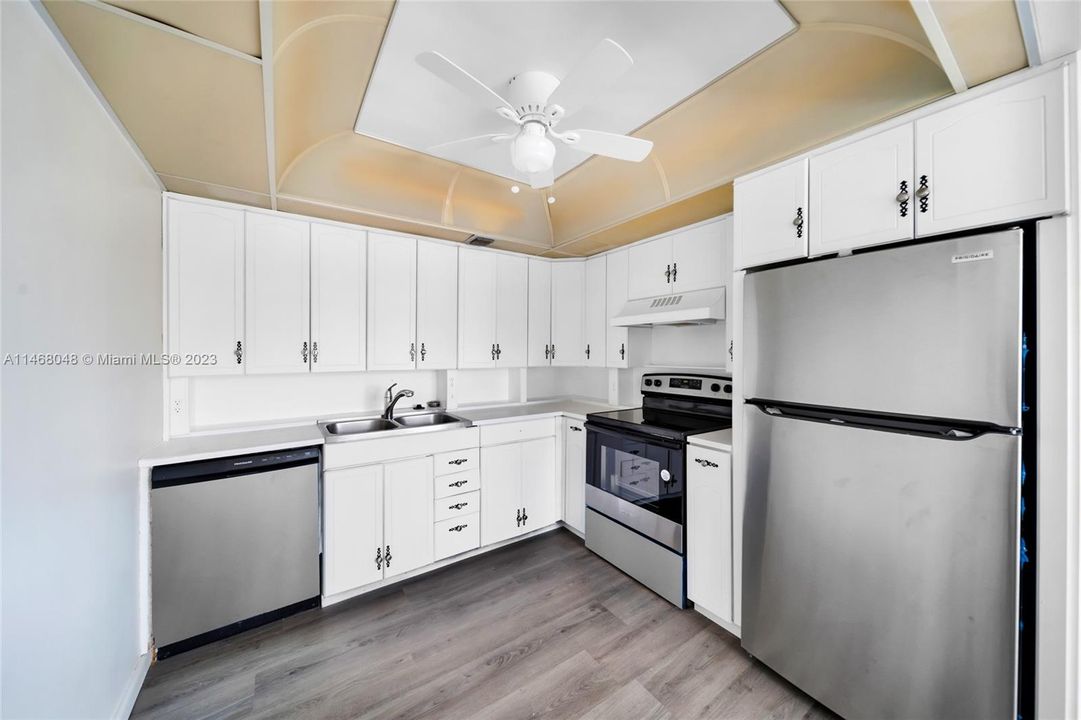 Recently Sold: $180,000 (2 beds, 2 baths, 1000 Square Feet)