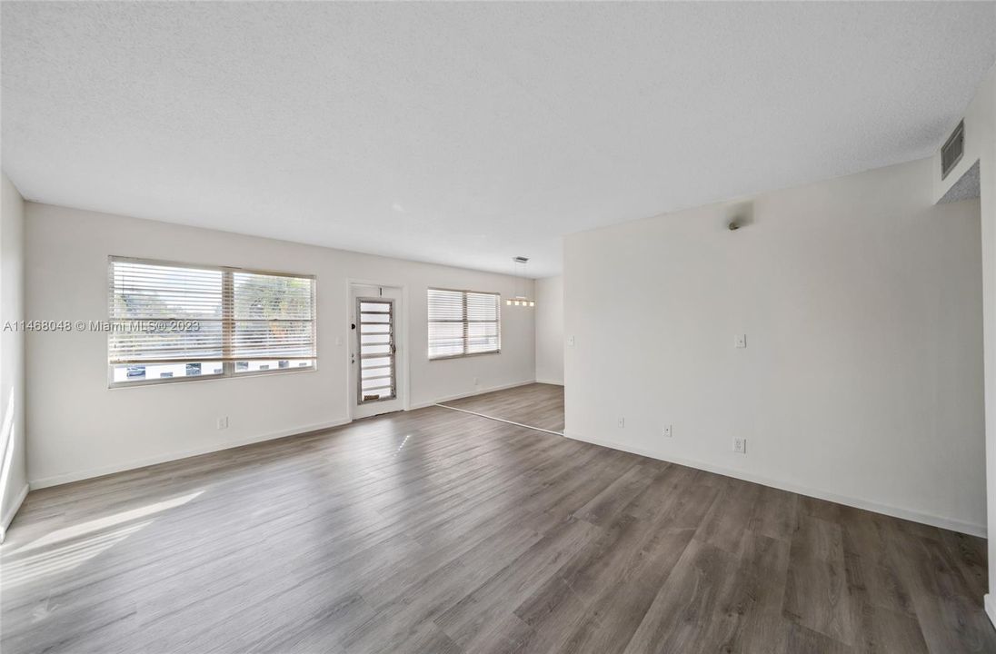 Recently Sold: $180,000 (2 beds, 2 baths, 1000 Square Feet)