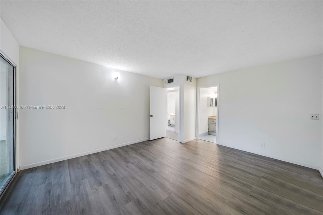 Recently Sold: $180,000 (2 beds, 2 baths, 1000 Square Feet)
