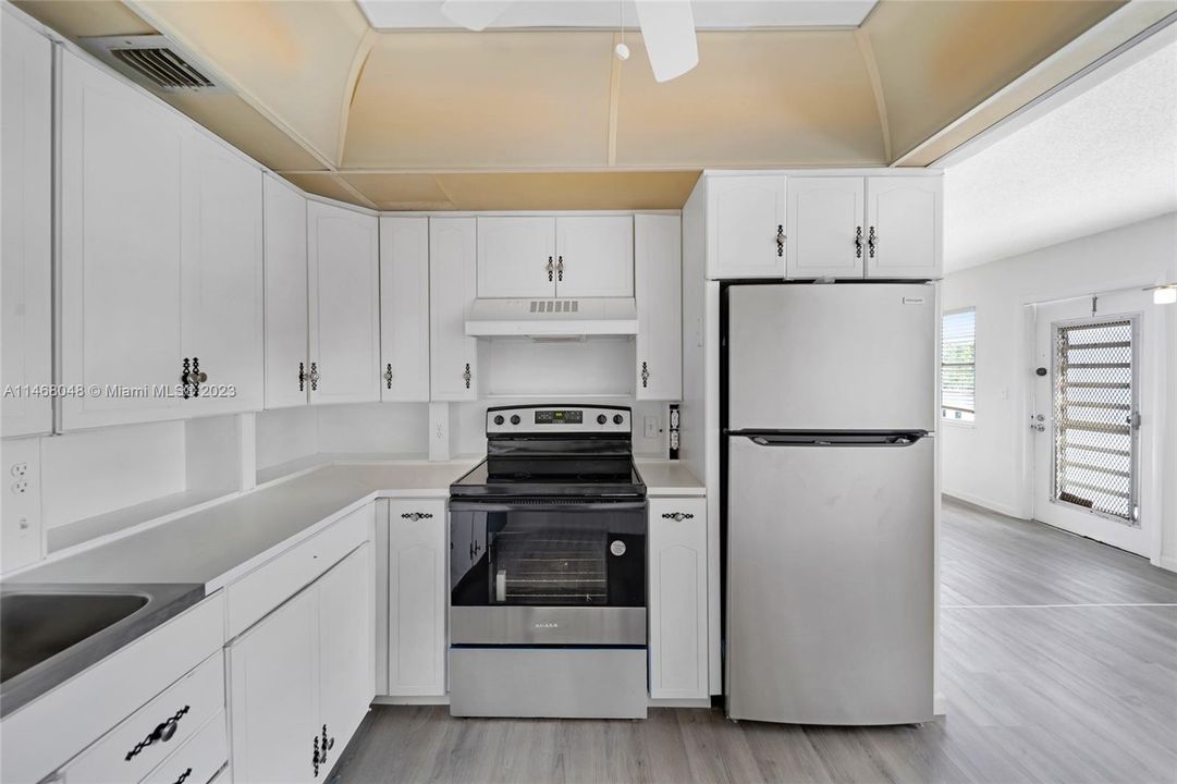 Recently Sold: $180,000 (2 beds, 2 baths, 1000 Square Feet)