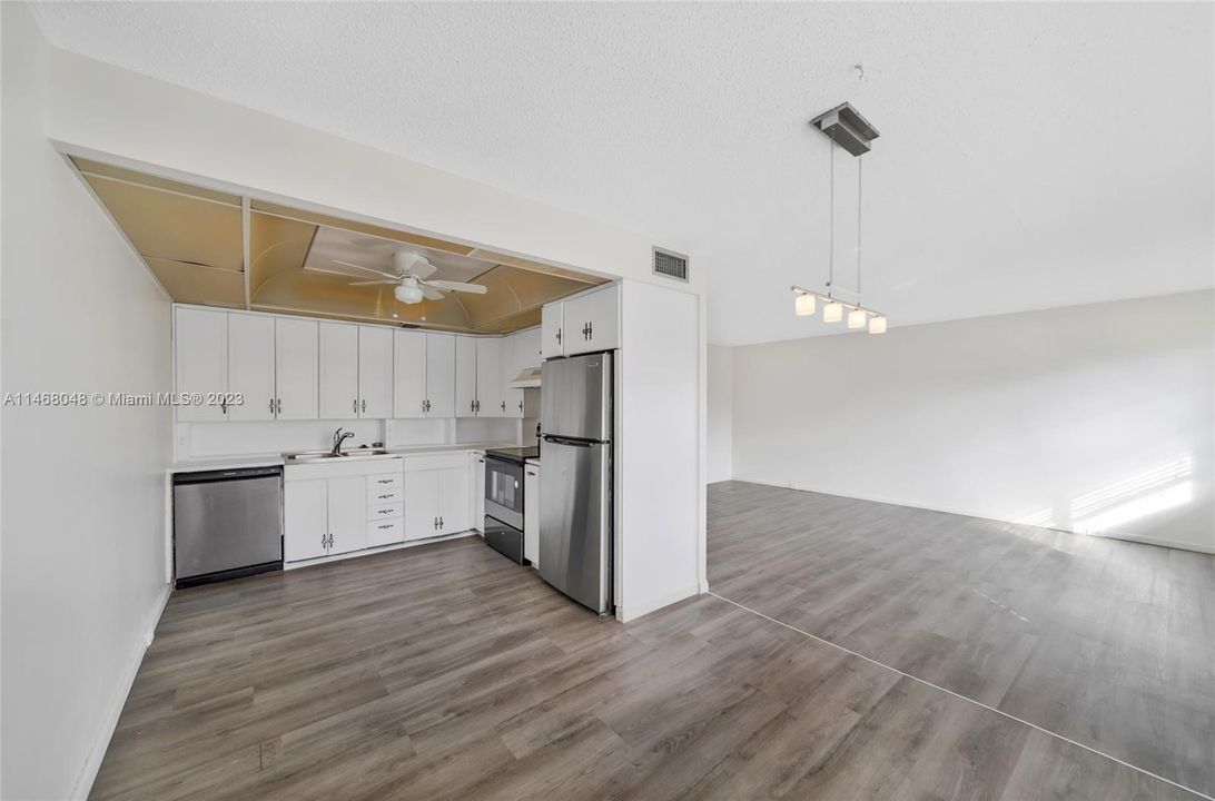 Recently Sold: $180,000 (2 beds, 2 baths, 1000 Square Feet)