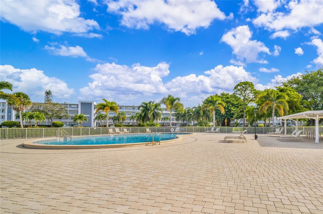 Recently Sold: $180,000 (2 beds, 2 baths, 1000 Square Feet)