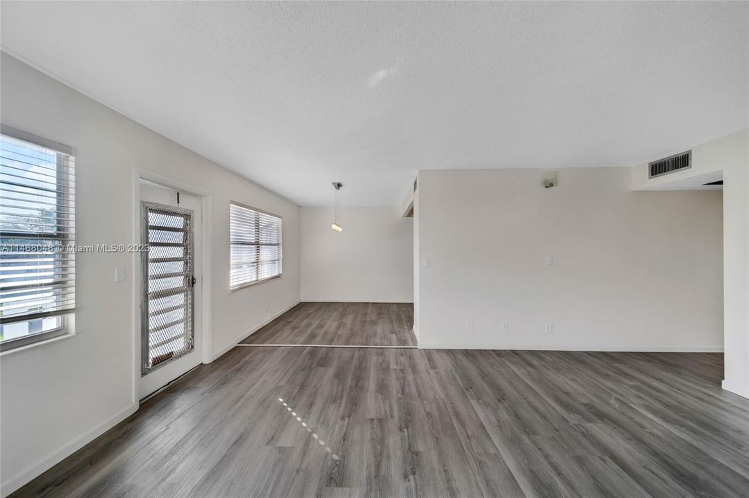 Recently Sold: $180,000 (2 beds, 2 baths, 1000 Square Feet)