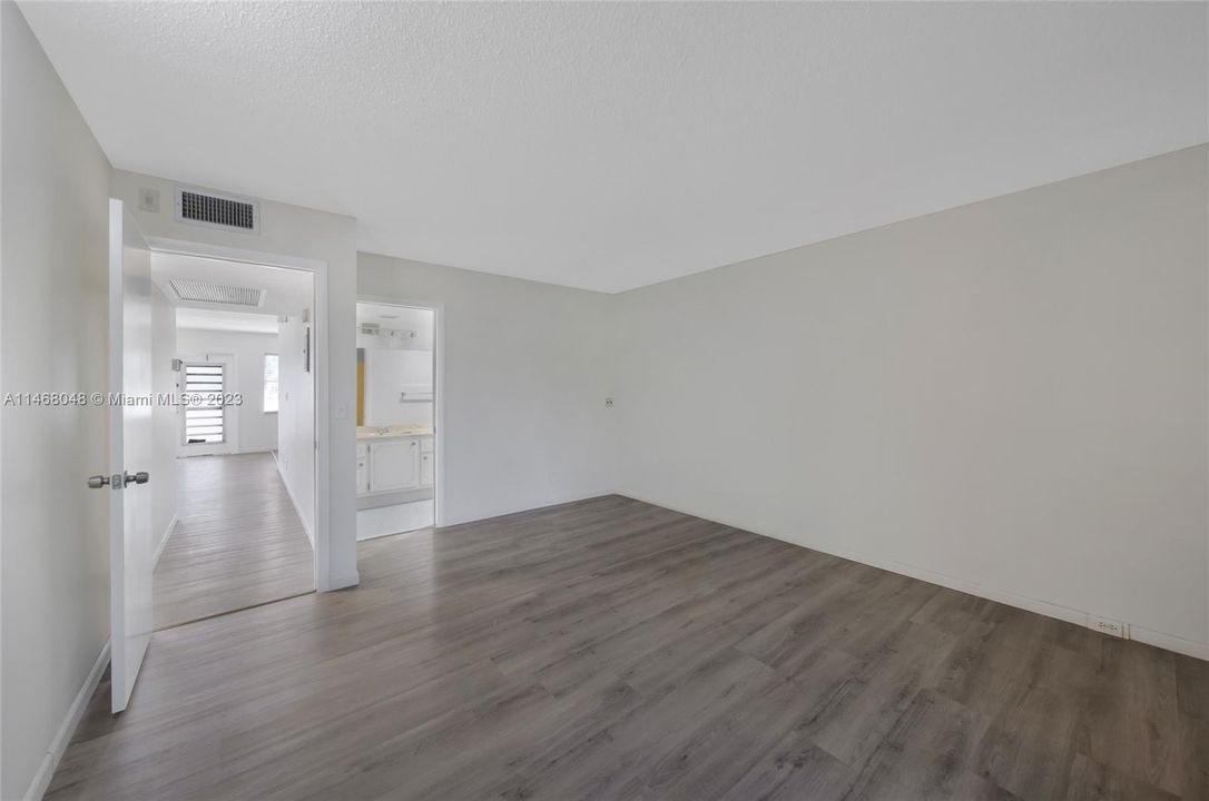 Recently Sold: $180,000 (2 beds, 2 baths, 1000 Square Feet)