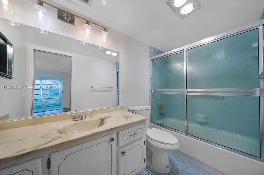 Recently Sold: $180,000 (2 beds, 2 baths, 1000 Square Feet)