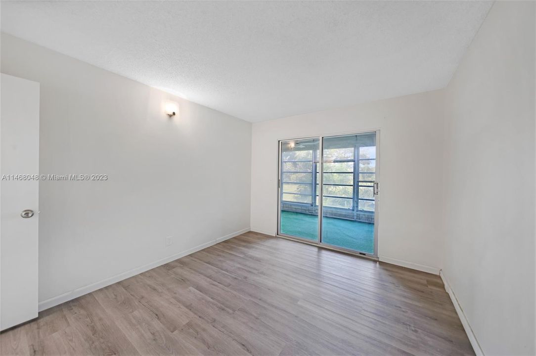 Recently Sold: $180,000 (2 beds, 2 baths, 1000 Square Feet)