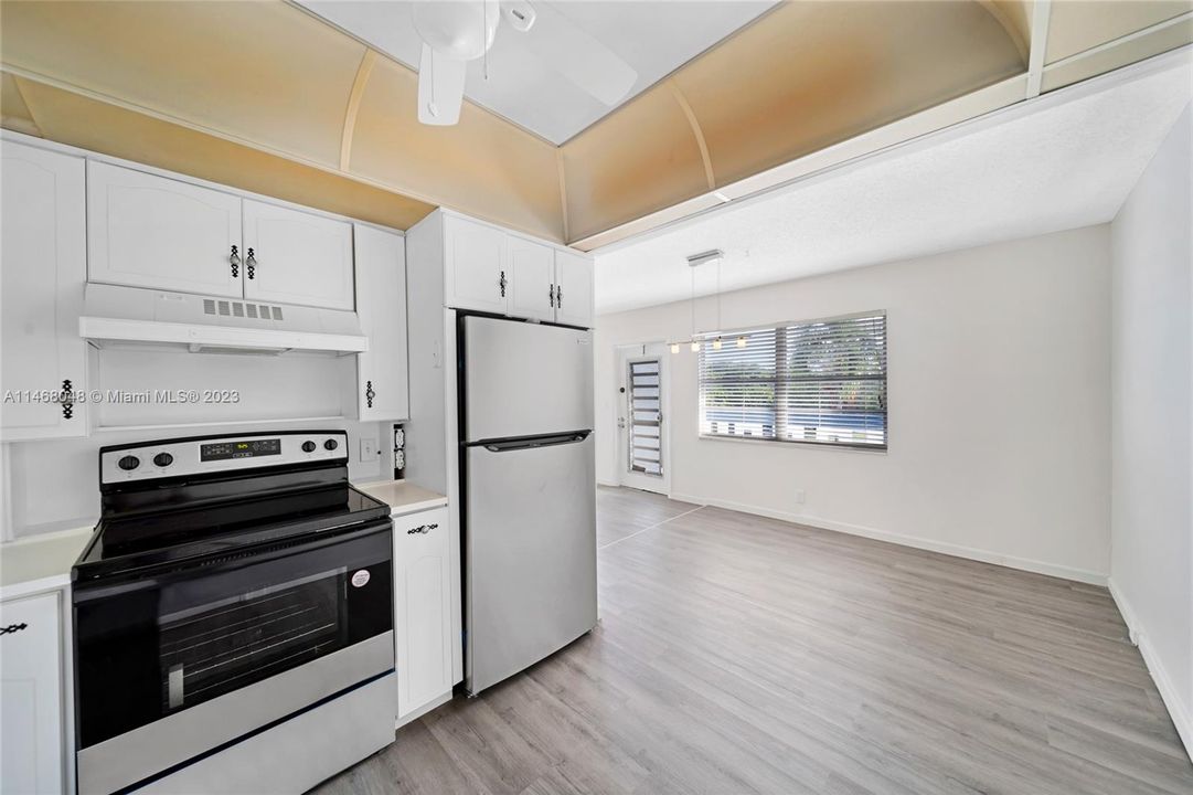 Recently Sold: $180,000 (2 beds, 2 baths, 1000 Square Feet)