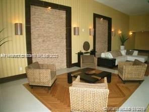 Recently Rented: $2,050 (1 beds, 1 baths, 733 Square Feet)