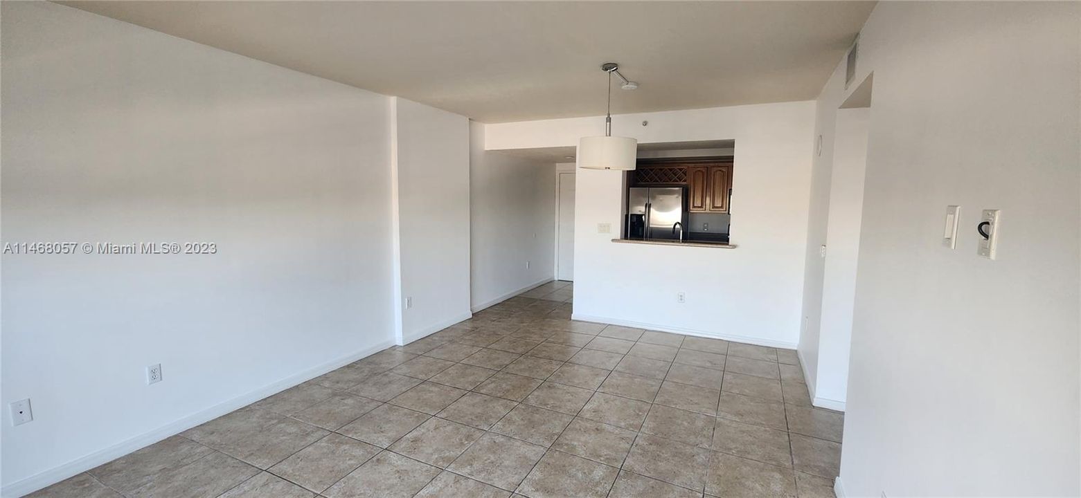 Recently Rented: $2,050 (1 beds, 1 baths, 733 Square Feet)