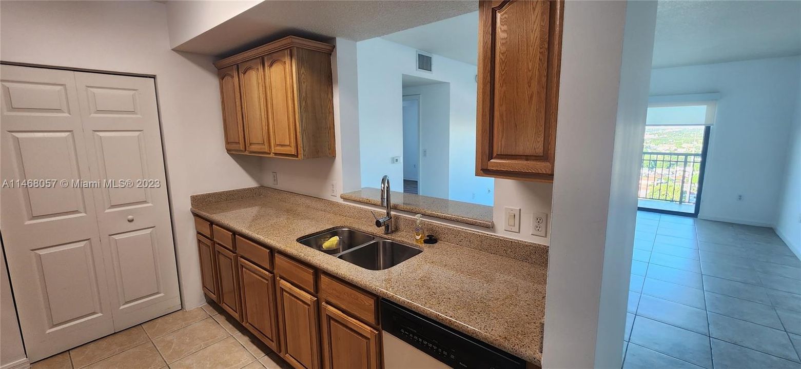 Recently Rented: $2,050 (1 beds, 1 baths, 733 Square Feet)