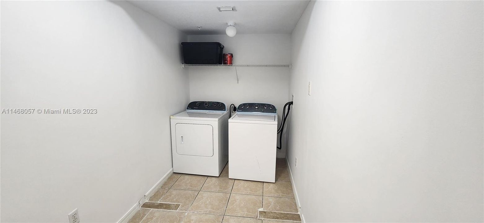 Recently Rented: $2,050 (1 beds, 1 baths, 733 Square Feet)