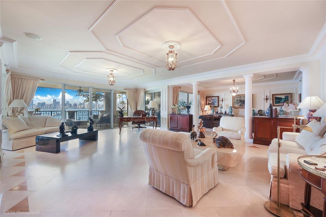 Recently Sold: $5,600,000 (3 beds, 3 baths, 3550 Square Feet)