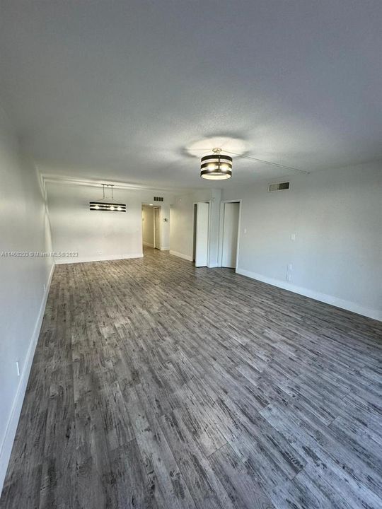 Recently Sold: $330,000 (2 beds, 2 baths, 1256 Square Feet)