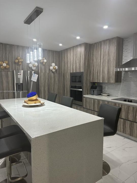 Recently Rented: $6,000 (4 beds, 3 baths, 2956 Square Feet)