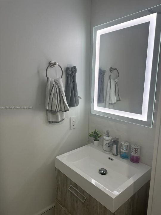 Recently Rented: $6,000 (4 beds, 3 baths, 2956 Square Feet)