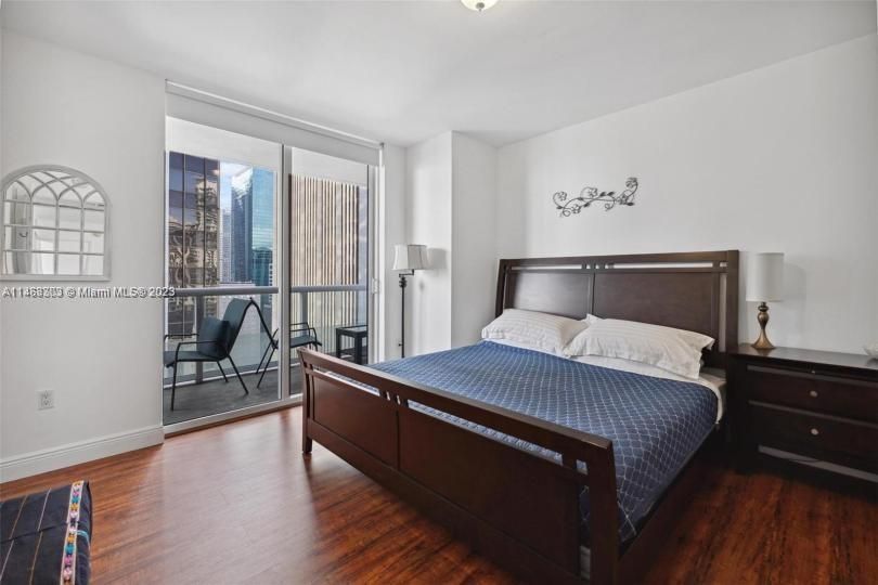 For Sale: $850,000 (2 beds, 2 baths, 1256 Square Feet)