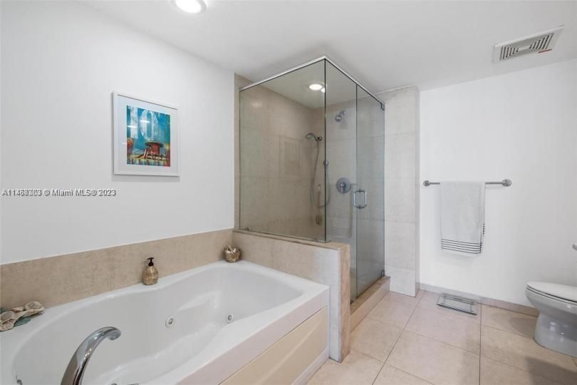 待售: $850,000 (2 贝兹, 2 浴室, 1256 平方英尺)